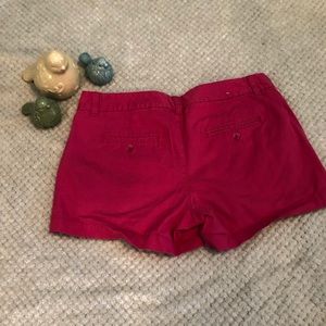 Beautiful pop of color in these Size 6 Gap shorts!